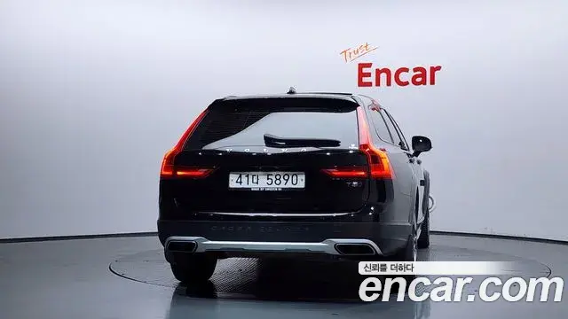 Volvo V90 Cross Country 2018 — Фото 4/20