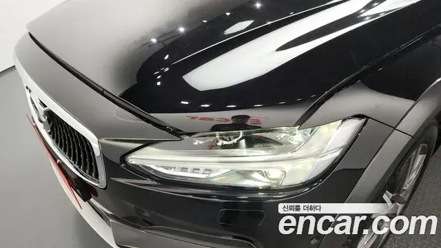 Volvo V90 Cross Country 2018 — Şəkil 1/32