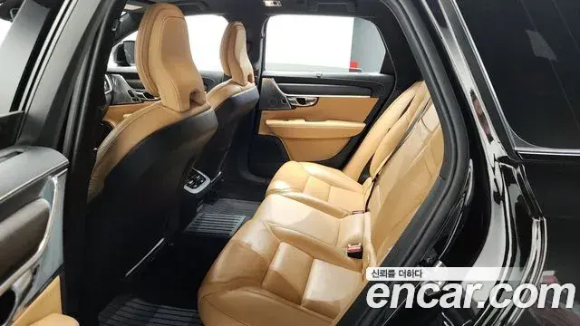 Volvo V90 Cross Country 2018 — Şəkil 25/32