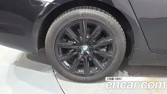 BMW 5 Series 2018 — Photo 7/20