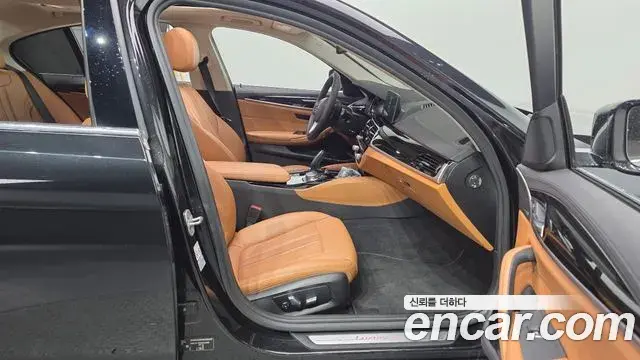 BMW 5 Series 2018 — Photo 17/20