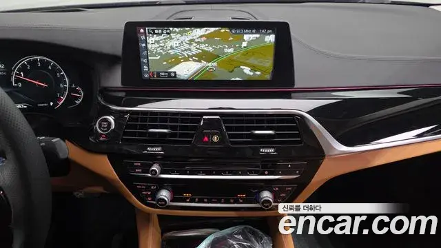 BMW 5 Series 2018 — Photo 6/20