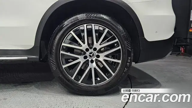 Mercedes-Benz GLC-Class 2020 — Photo 2/33
