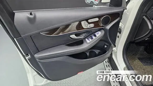 Mercedes-Benz GLC-Class 2020 — Photo 7/33