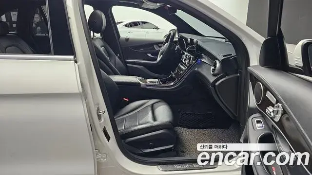 Mercedes-Benz GLC-Class 2020 — Photo 12/33