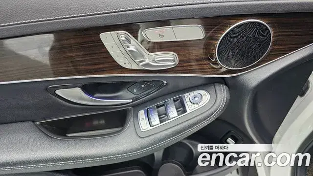 Mercedes-Benz GLC-Class 2020 — Photo 9/33