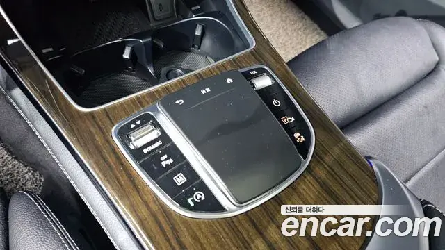 Mercedes-Benz GLC-Class 2020 — Photo 17/33