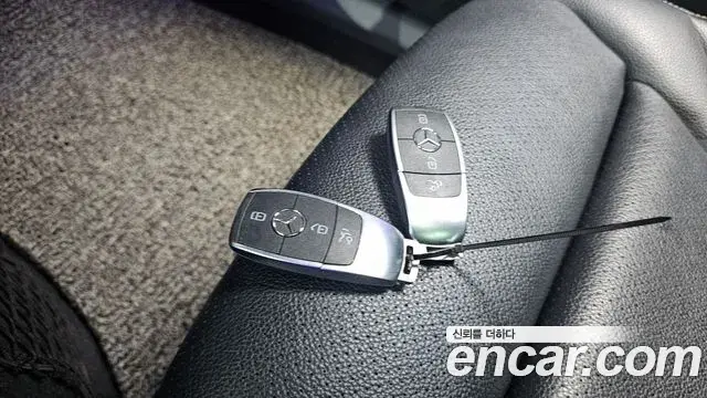 Mercedes-Benz GLC-Class 2020 — Photo 3/33