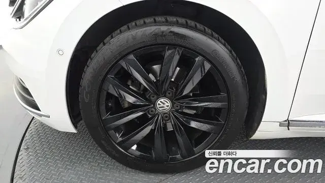 Volkswagen Arteon 2019 — Şəkil 28/35