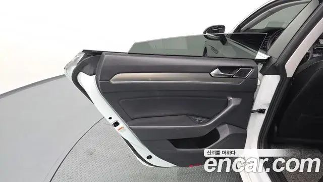 Volkswagen Arteon 2019 — Şəkil 31/35