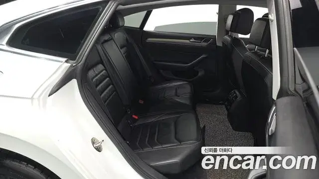 Volkswagen Arteon 2019 — Şəkil 34/35