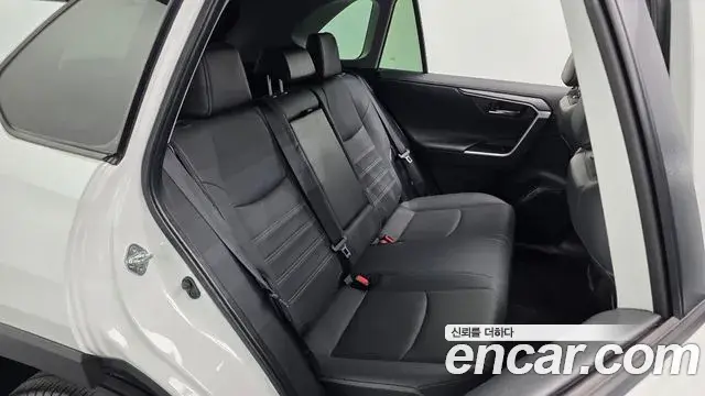 Toyota RAV4 2024 — Şəkil 7/33