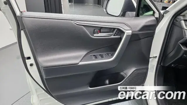 Toyota RAV4 2024 — Şəkil 9/33