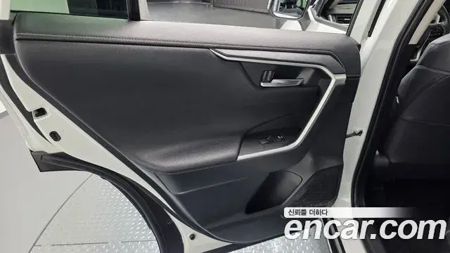 Toyota RAV4 2024 — Şəkil 2/33