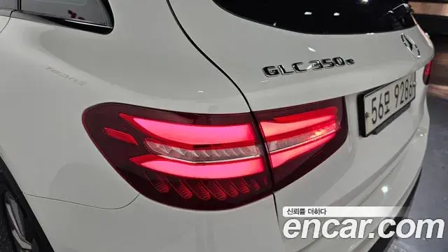 Mercedes-Benz GLC-Class 2018 — ფოტო 15/34