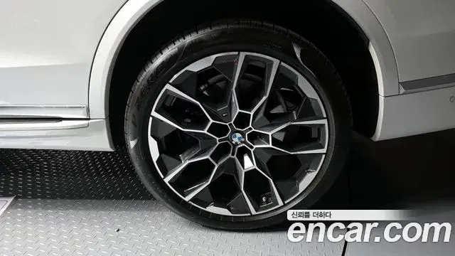 BMW X7 2024 — ფოტო 17/34