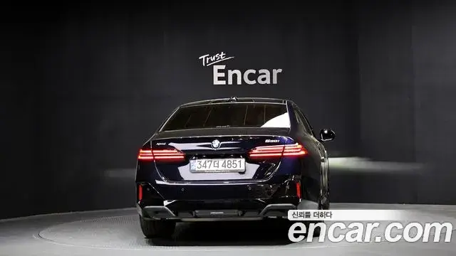 BMW 5 Series 2024 — ფოტო 7/36