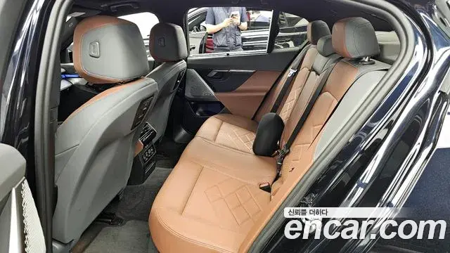 BMW 5 Series 2024 — ფოტო 27/36
