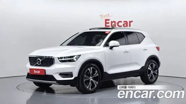 Volvo XC40 2019 — Şəkil 14/33
