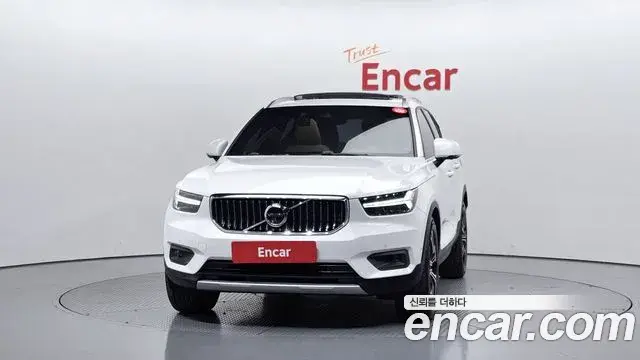 Volvo XC40 2019 — Şəkil 8/33