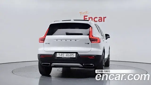 Volvo XC40 2019 — Şəkil 1/33