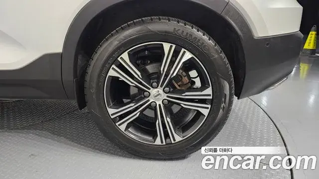 Volvo XC40 2019 — Şəkil 5/33