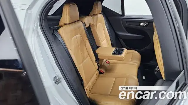 Volvo XC40 2019 — Şəkil 6/33