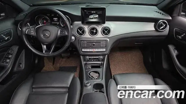 Mercedes-Benz GLA-Class 2019 — Photo 7/31