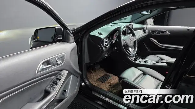 Mercedes-Benz GLA-Class 2019 — Photo 22/31
