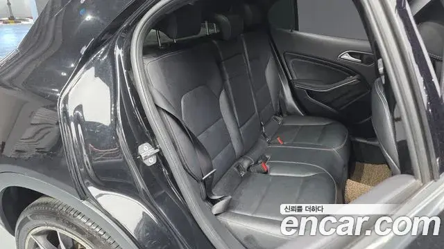 Mercedes-Benz GLA-Class 2019 — Photo 27/31