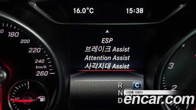 Mercedes-Benz GLA-Class 2019 — Photo 31/31