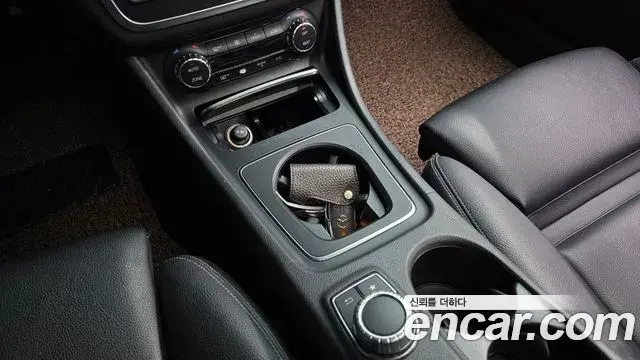 Mercedes-Benz GLA-Class 2019 — Photo 11/31