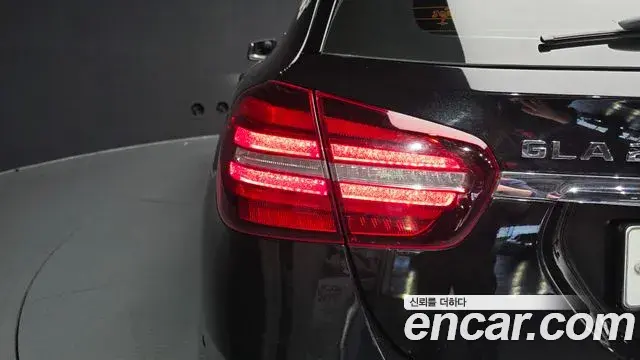 Mercedes-Benz GLA-Class 2019 — Photo 20/31