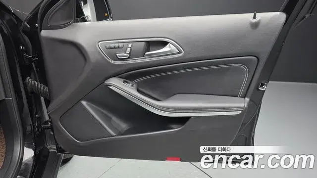Mercedes-Benz GLA-Class 2019 — Photo 21/31