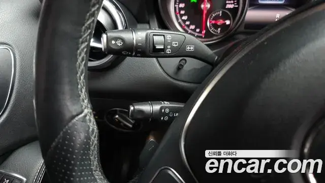 Mercedes-Benz GLA-Class 2019 — Photo 16/31