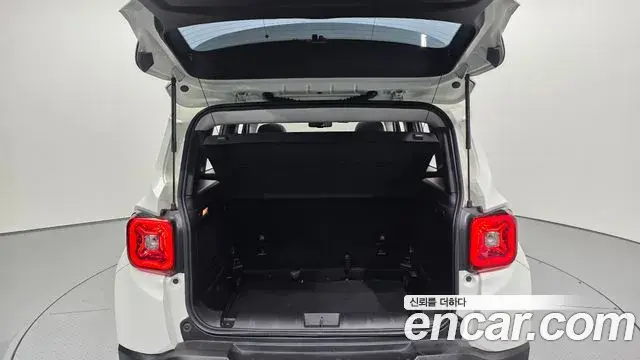 Jeep Renegade 2020 — Şəkil 31/33
