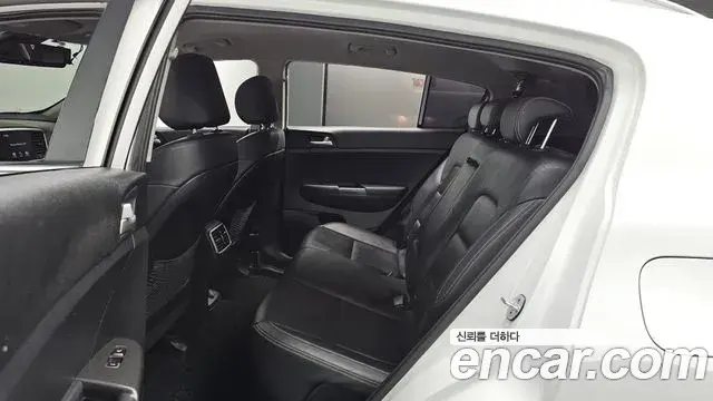Kia Sportage The Bold 2018 — ფოტო 28/32