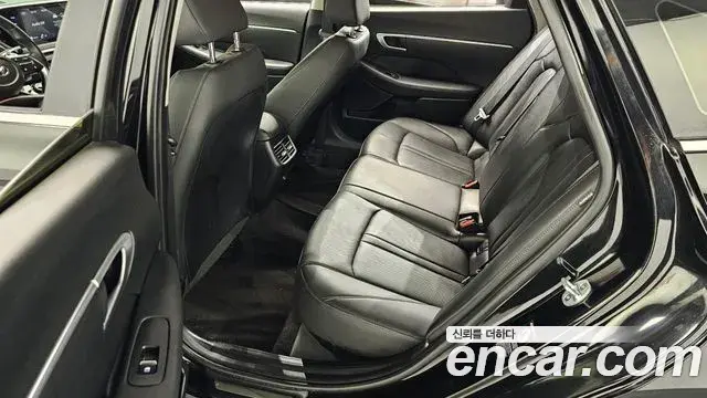 Hyundai Sonata Hybrid 2019 — Photo 16/20