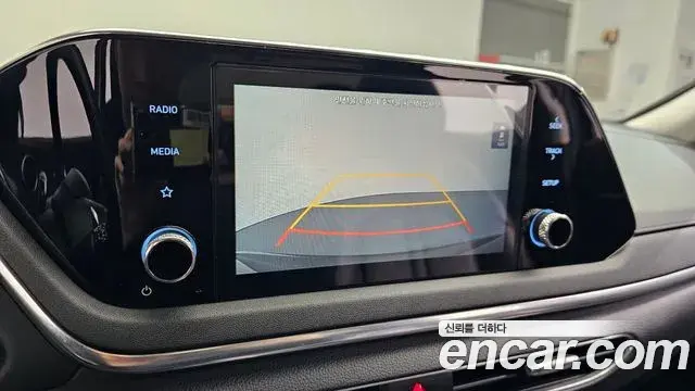 Hyundai Sonata Hybrid 2019 — Photo 12/20