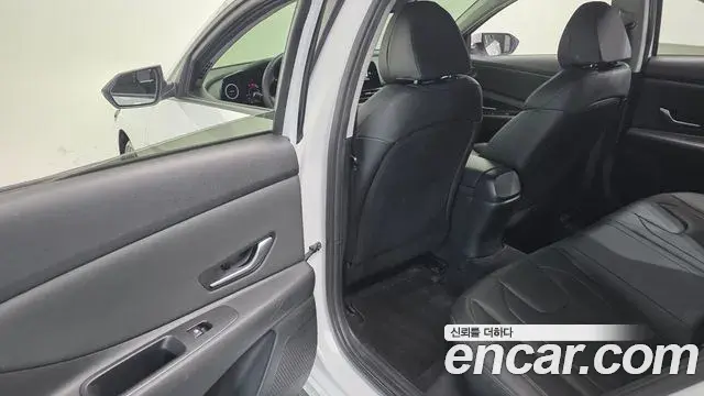 Hyundai The New Avante Hybrid 2020 — Photo 16/30