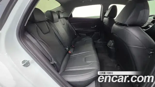 Hyundai The New Avante Hybrid 2020 — Photo 29/30
