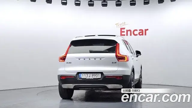 Volvo XC40 2021 — Şəkil 7/38
