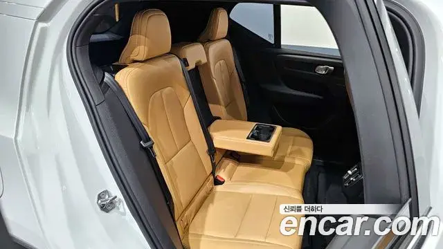 Volvo XC40 2021 — Şəkil 26/38
