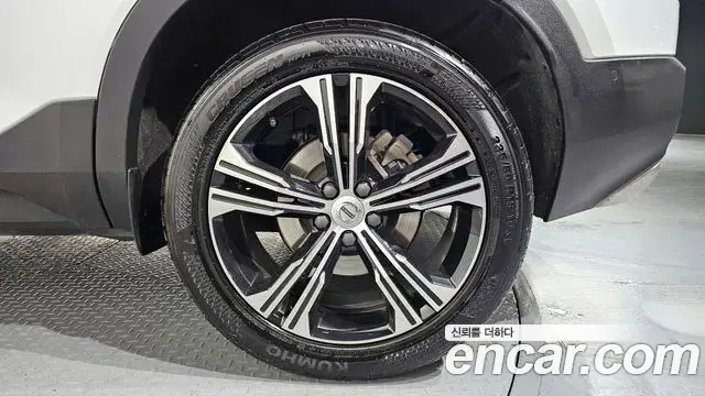 Volvo XC40 2021 — Şəkil 22/38