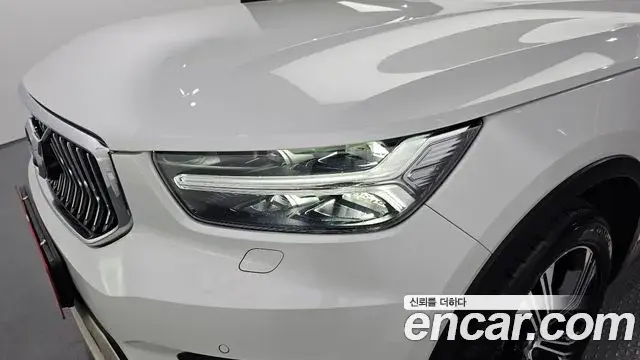 Volvo XC40 2021 — Şəkil 17/38