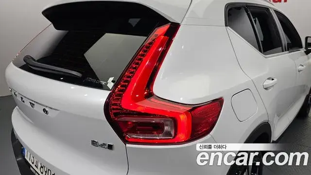 Volvo XC40 2021 — Şəkil 29/38