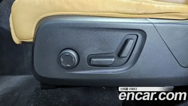 Volvo XC40 2021 — Şəkil 28/38
