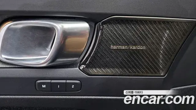 Volvo XC40 2021 — Şəkil 34/38