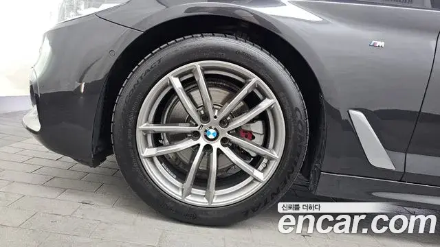 BMW 5 Series 2020 — Photo 27/32