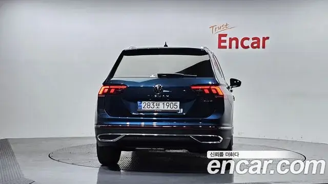 Volkswagen Tiguan 2021 — Şəkil 21/32